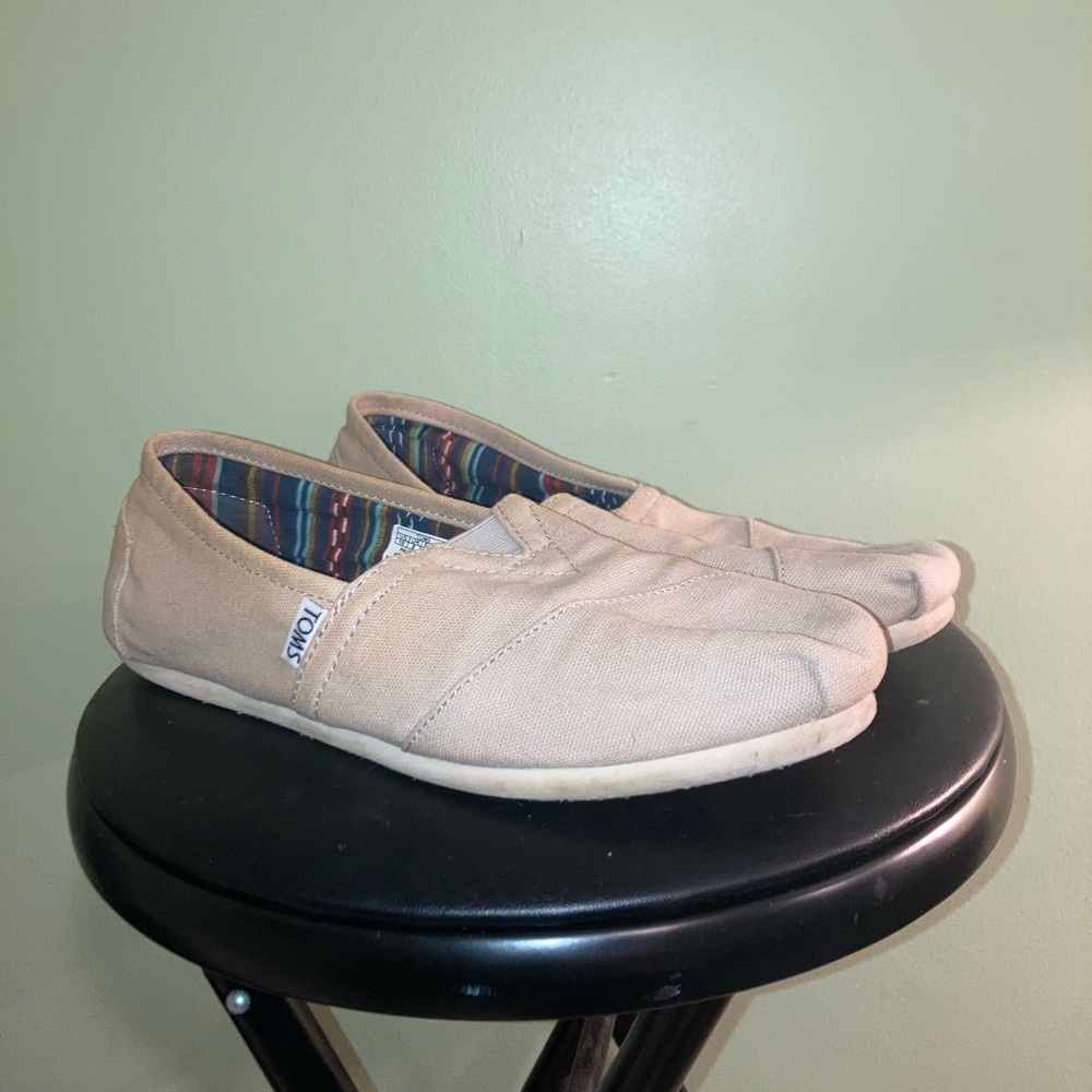 Tom’s for men/women